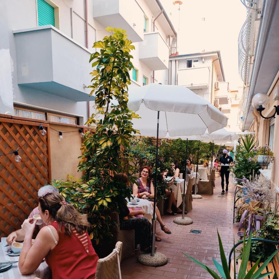 Hotel Tahiti Viareggio Dış mekan fotoğraf